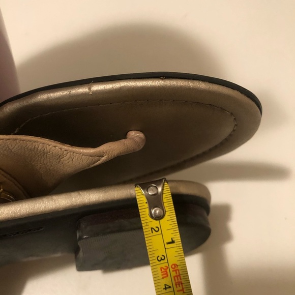 Etienne Aigner tan sandals - Picture 9 of 9